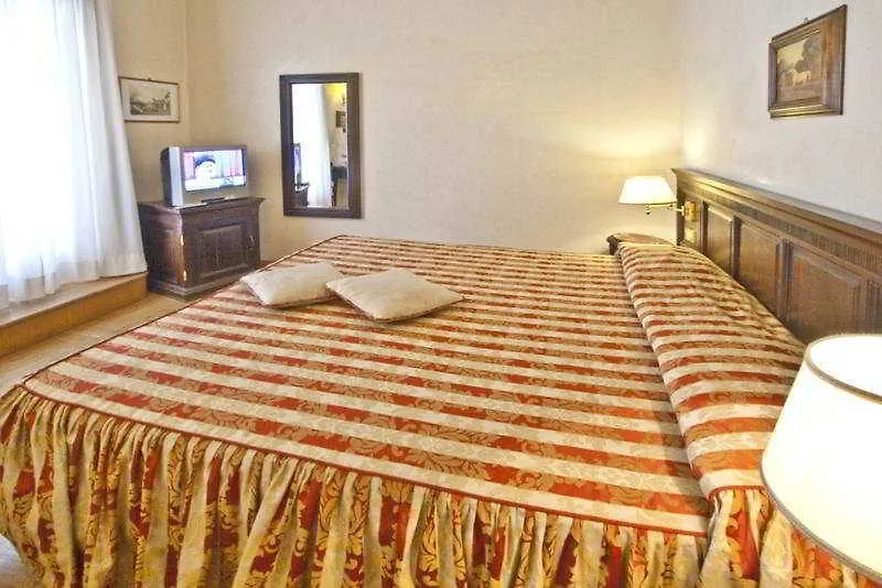 Hotel Cinquantatre Rome